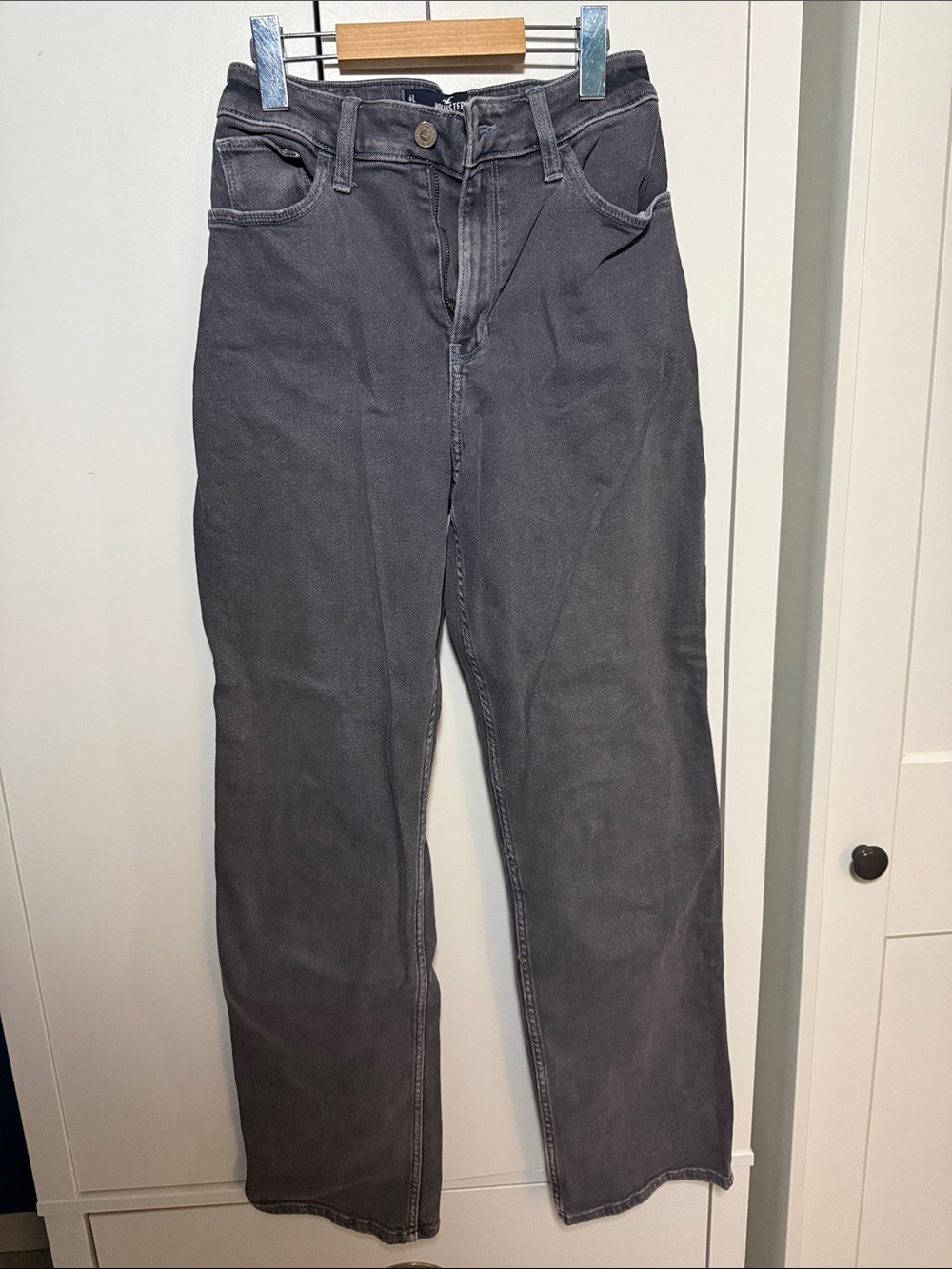Hollister women’s Straight Jeans in Washed Charcoal Gray
